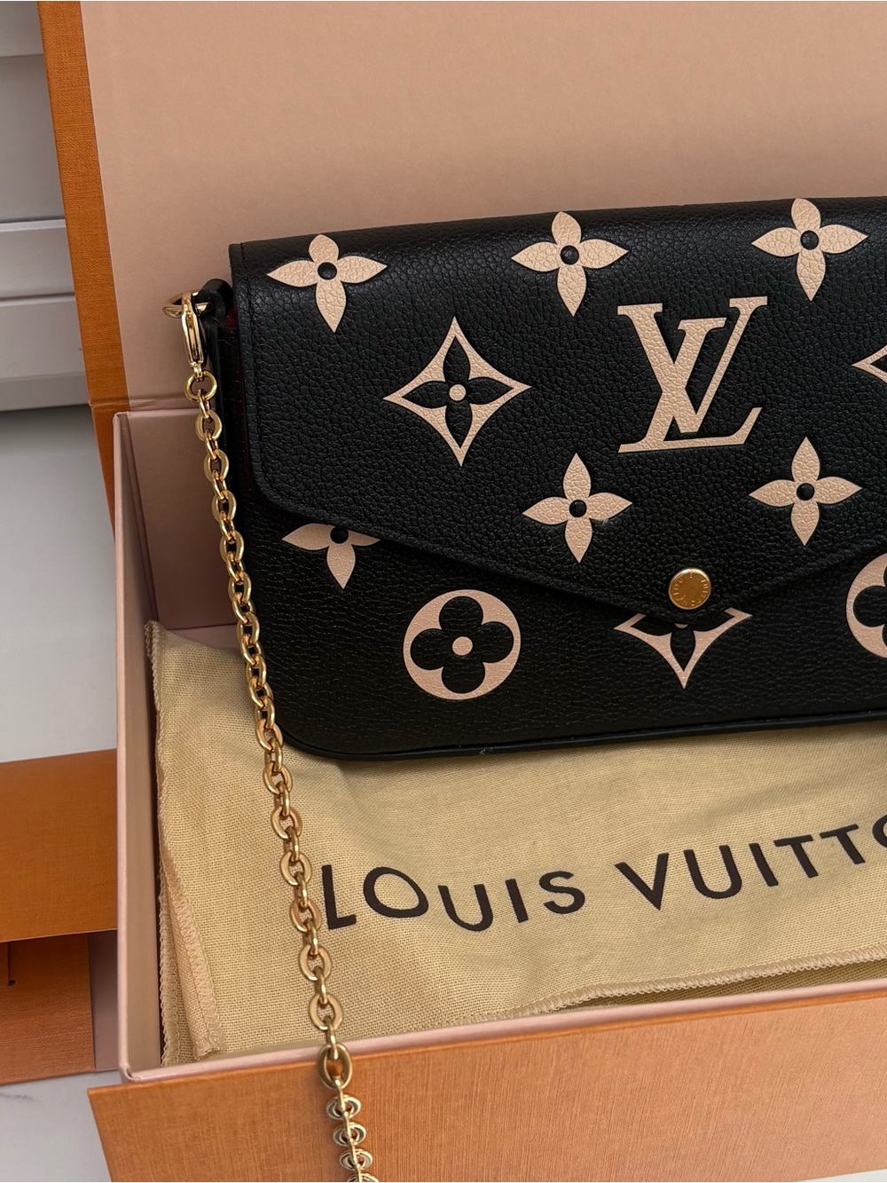 Authentic Louis Vuitton Monogram Pochette Félicie - Picture 3 of 16